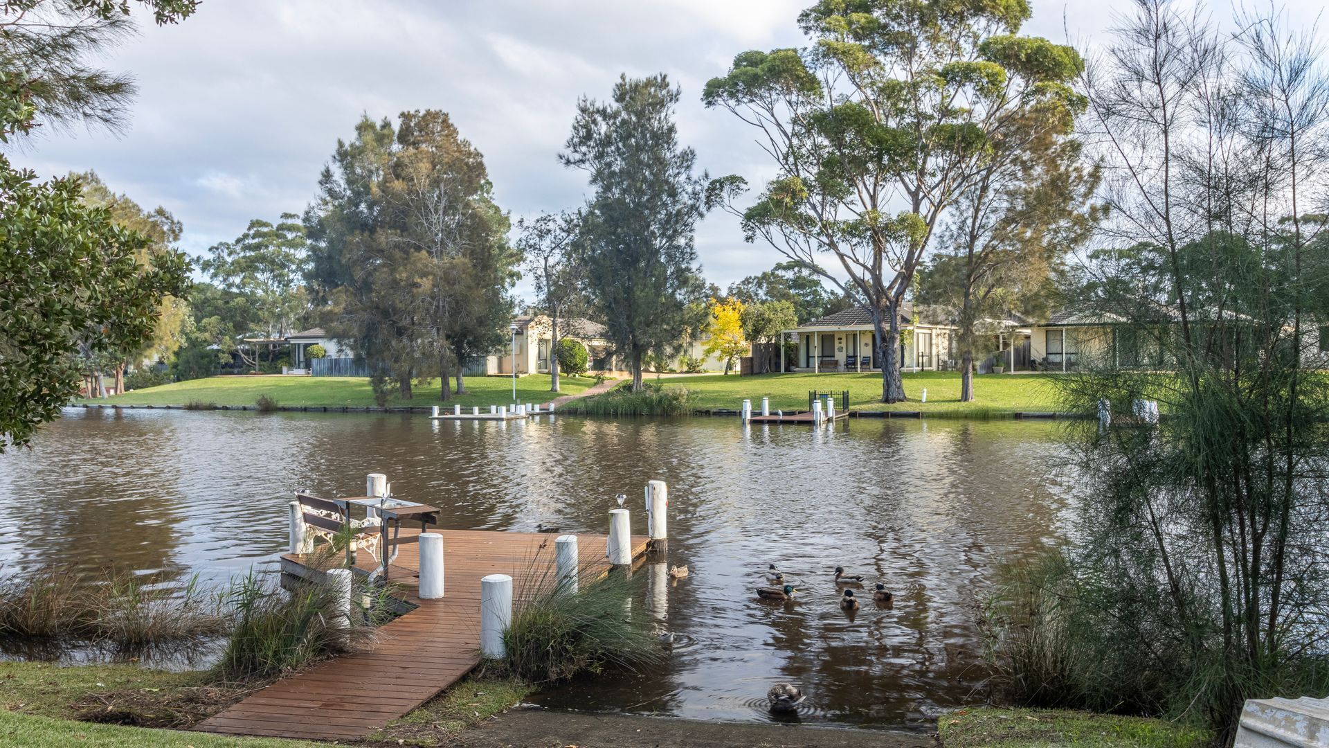 المنطقة المحيطة بالمنشأة