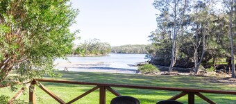 Berrara Lagoon Front Chalet