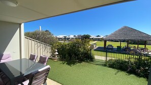 Outdoor dining - Unit 46 Seafront Estate (Jurien Bay)