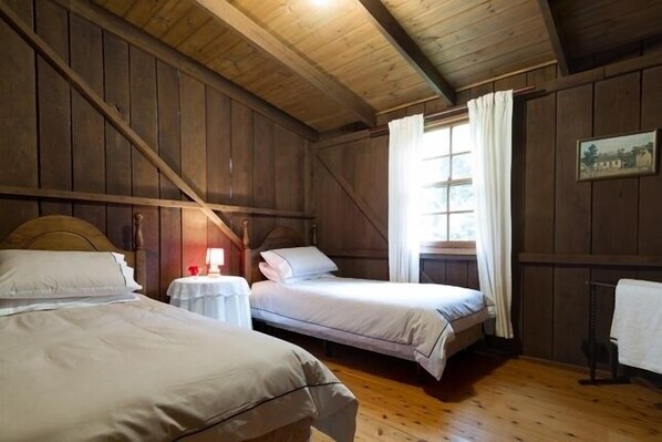 2 bedrooms, bed sheets