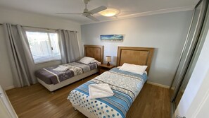 3 bedrooms, bed sheets - Unit 33 Seafront Estate (Jurien Bay)