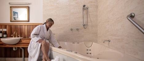 Shower, jetted bath, hair dryer, towels