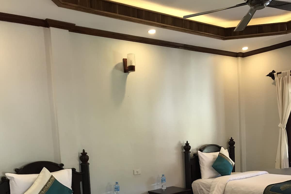 Desk, blackout curtains, free WiFi