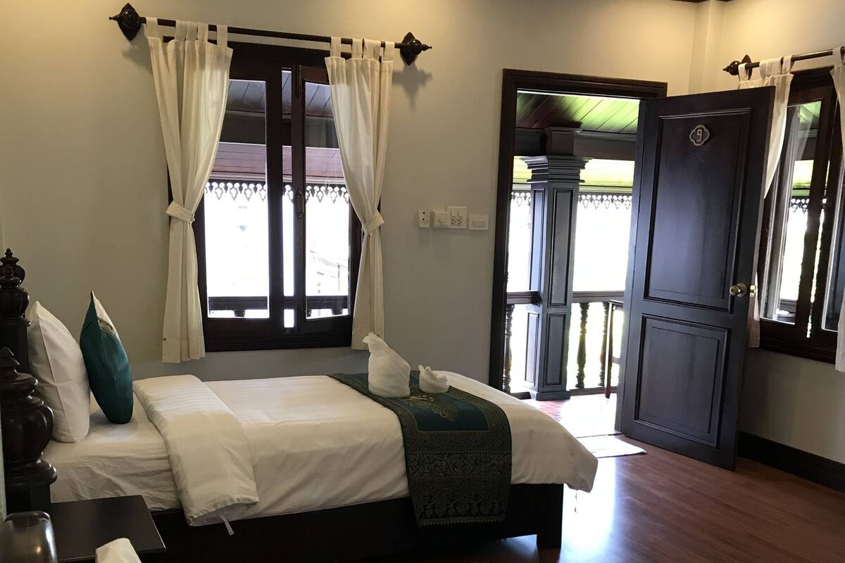 Deluxe Twin Room with Balcony  | Desk, blackout curtains, free WiFi
