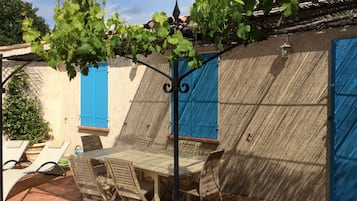 屋外ダイニングエリア