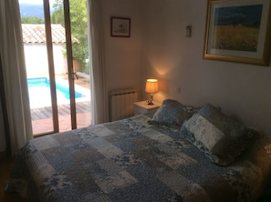 3 chambres, fer et planche à repasser, lit parapluie, Wi-Fi gratuit