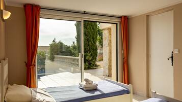 6 chambres, fer et planche à repasser, lit parapluie, Wi-Fi gratuit