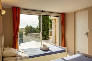 6 bedrooms, iron/ironing board, travel crib, free WiFi