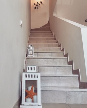 Interior - Villa in Vilamoura centre. Private condominium, sunny terrace, 2 pools, gardens (Quarteira)