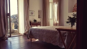 6 habitaciones, tabla de planchar con plancha y acceso a internet