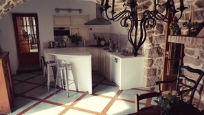 Refrigerador, microondas, horno, placa de cocina