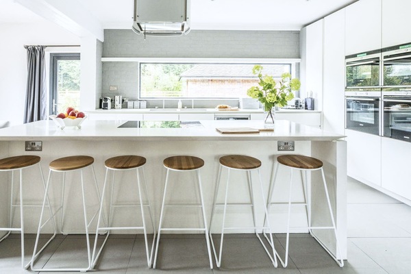 Kitchen breakfast bar