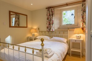 2 bedrooms, iron/ironing board, travel crib, free WiFi