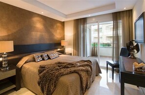 2 dormitorios, caja fuerte, tabla de planchar con plancha