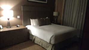 2 bedrooms, in-room safe, iron/ironing board, WiFi