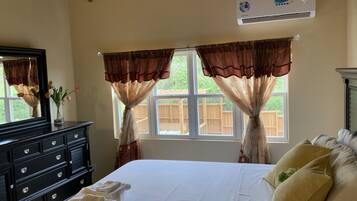 4 bedrooms, desk, iron/ironing board, free WiFi