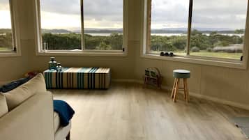 Smart TV, fireplace, video games, ping pong