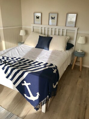 4 bedrooms, desk, iron/ironing board, travel crib