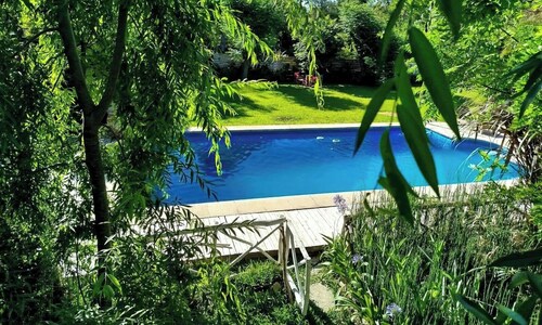 Casa de campo con piscina en barrio privado para 15 pasajeros (completa)