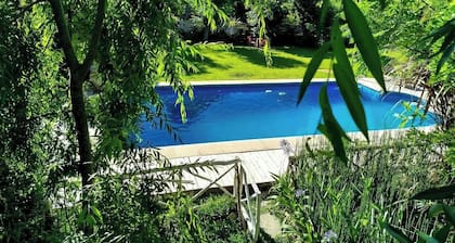 Casa de campo con piscina en barrio privado para 15 pasajeros (completa)