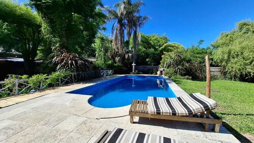 Casa quinta ,piscina en barrio privado para 3 parejas ,hasta 12 pasajeros Hostel