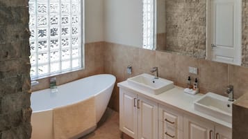 Habitació Deluxe, 1 llit de matrimoni | Bany | Tovalloles