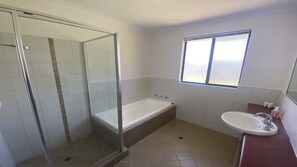 Bathtub, towels, soap, shampoo