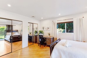 3 bedrooms, iron/ironing board, free WiFi, bed sheets