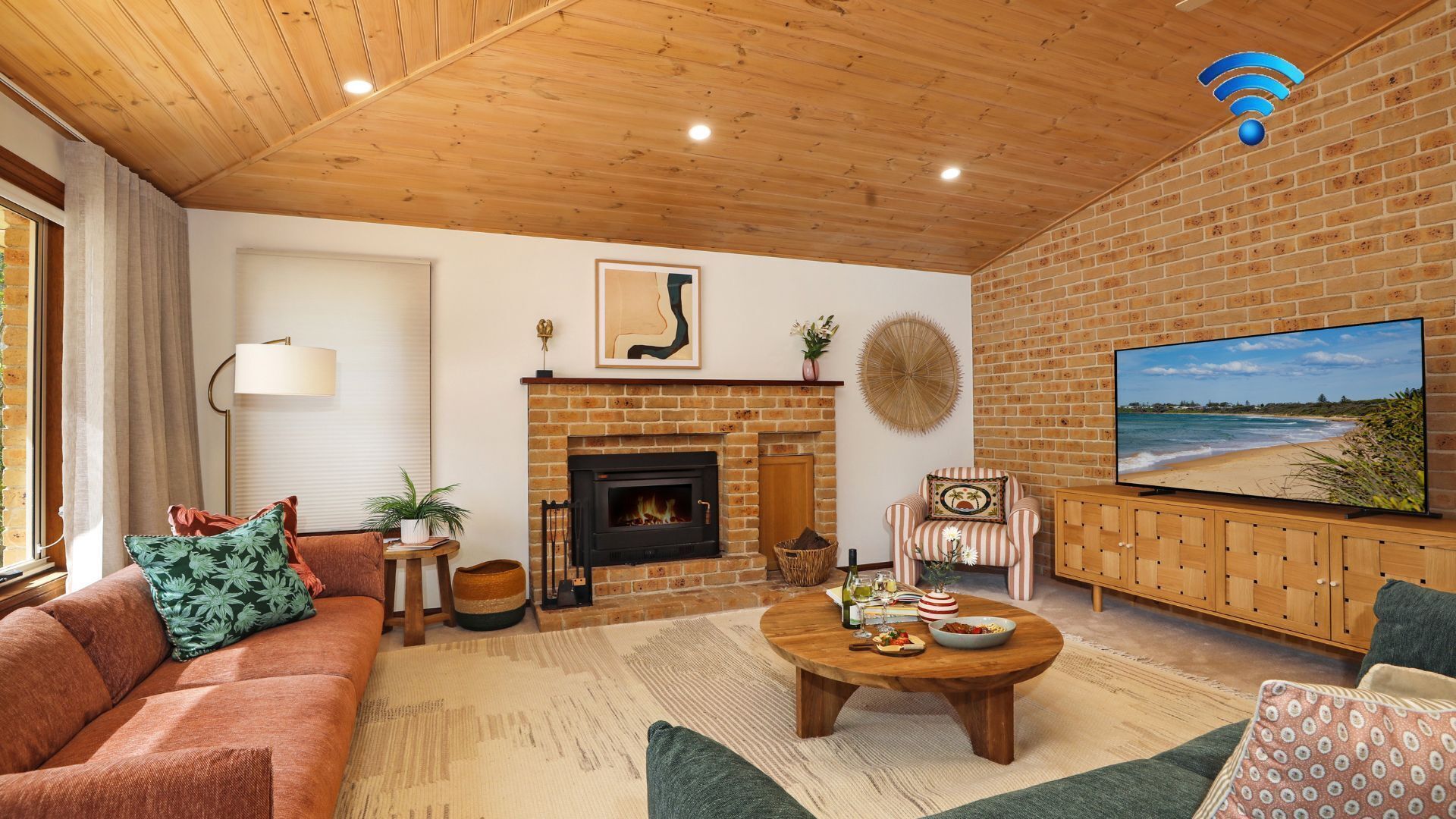 Smart TV, fireplace