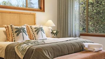 4 bedrooms, desk, iron/ironing board, travel crib