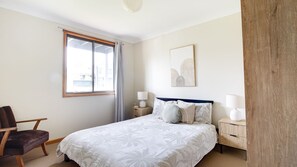 4 bedrooms, free WiFi - Perfect family holiday (Berrara)