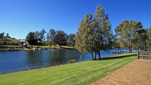 المنطقة المحيطة بالمنشأة