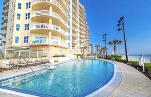 Piscina all'aperto, una piscina riscaldata