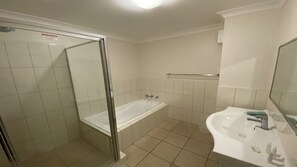 Banheira, banheira de hidromassagem, sabonete, shampoo