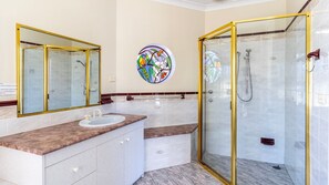 Bathtub, jetted bath - Cormorant Waterfront Home (Sussex Inlet)