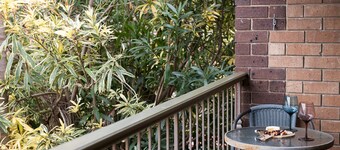 Secluded townhouse great for families, couples, small groups in Glenelg North