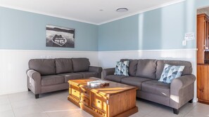 TV, DVD player - The Waterfront on Teal (Sussex Inlet)