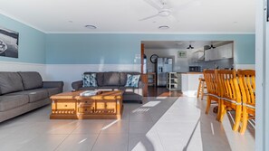 TV, DVD player - The Waterfront on Teal (Sussex Inlet)