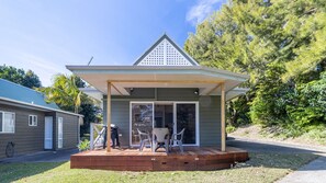 Outdoor dining - Sea Shell Chalet @ Berrara Chalet (Berrara)