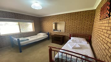 3 bedrooms, bed sheets
