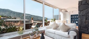 Ocean/volcano views, terrace, wifi, concierge [B]