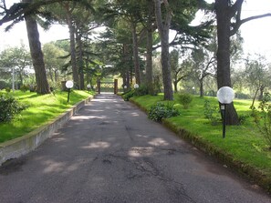 Property grounds - Countryside apartment with pool, jacuzzi and beautiful park (Roma)