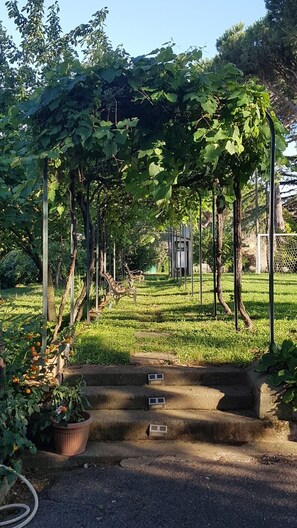 Property grounds - Countryside apartment with pool, jacuzzi and beautiful park (Roma)