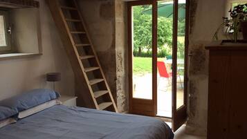 2 slaapkamers, een strijkplank/strijkijzer, wifi, beddengoed