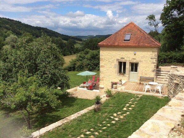 Exterior - Charmingly restored 3* cottage in medieval village of Flavigny sur Ozerain (Flavigny-Sur-Ozerain)