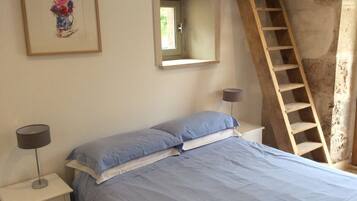 2 chambres, fer et planche à repasser, Wi-Fi, draps fournis