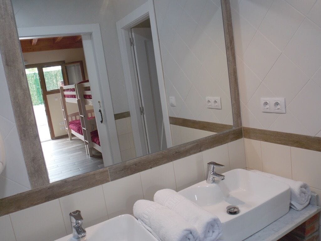 Sèche-cheveux, serviettes fournies