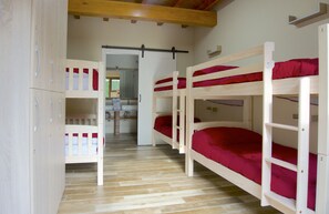 6 chambres, fer et planche à repasser, accès Internet, draps fournis