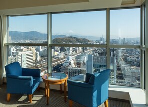 Premium bedding, in-room safe, desk, laptop workspace - Hotel Grand Hills Shizuoka (Shizuoka)