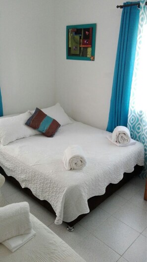 Quadruple Room, Private Bathroom | Iron/ironing board, free WiFi, bed sheets, wheelchair access - Helena's place (San Andrés)